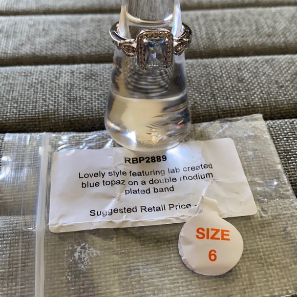 Ring - Picture 3 of 4